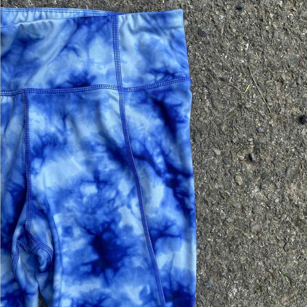 AVIA WOMENS MEDIUM BLUE TIE DYE ACTIVE PERFORMANCE LEGGINGS - Picture 4 of 5